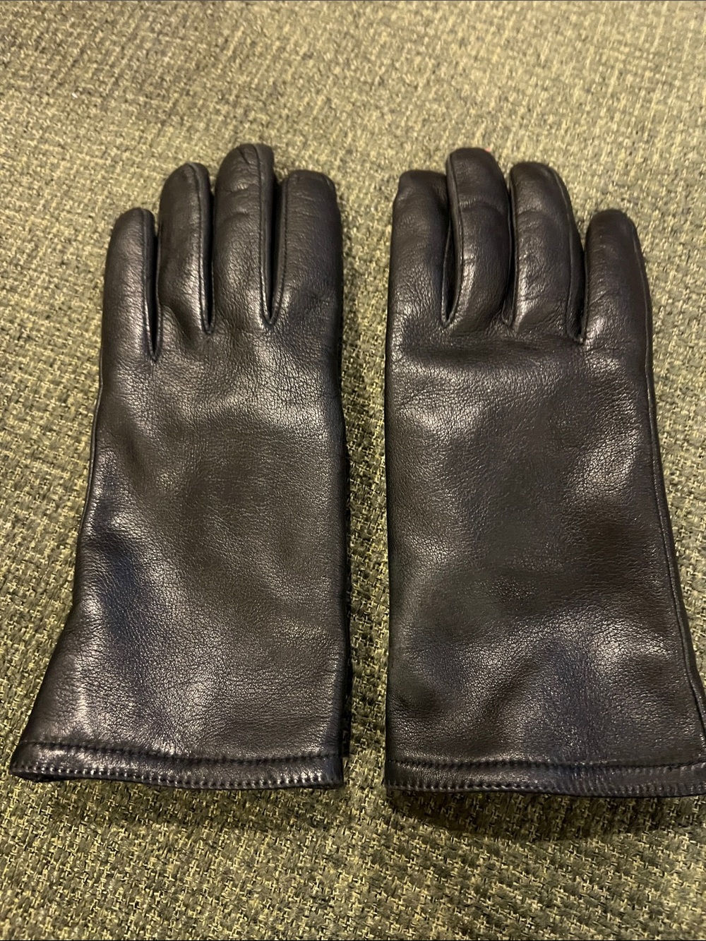 Isotoner Women’s Black Leather Gloves (sz 8)